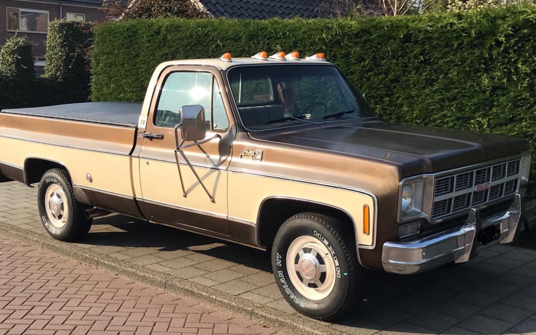 GMC Siera Classic Camper Special 2500 / 1976
